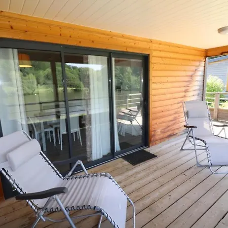 Chalet Confortable Avec Terrasse, 2 Ch., Proche Centre-bourg - Fr-1-742-341 *