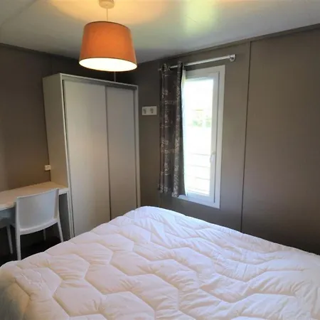 Chalet Confortable Avec Terrasse, 2 Ch., Proche Centre-bourg - Fr-1-742-341 * Le Rouget