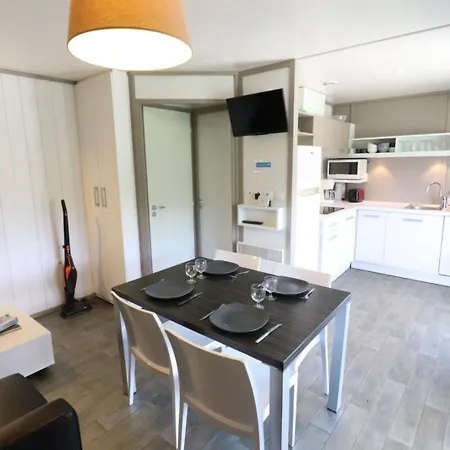 Chalet Confortable Avec Terrasse, 2 Ch., Proche Centre-bourg - Fr-1-742-341 Ferienhaus *