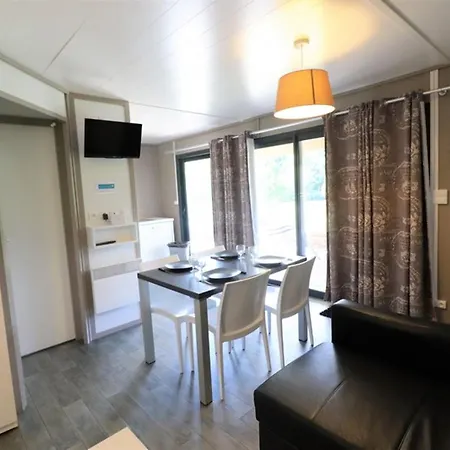 Chalet Confortable Avec Terrasse, 2 Ch., Proche Centre-bourg - Fr-1-742-341 * Le Rouget